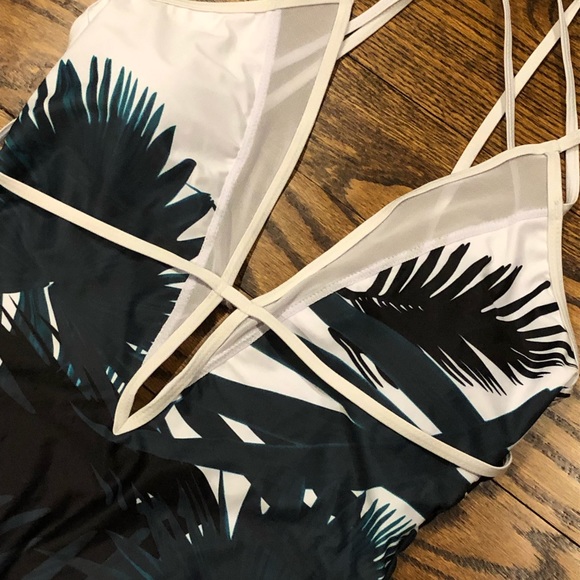 NEW! Aroa Bikini White Green One Piece Swimsuit - Picture 4 of 7